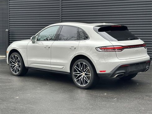Used 2025 Porsche Macan image 3