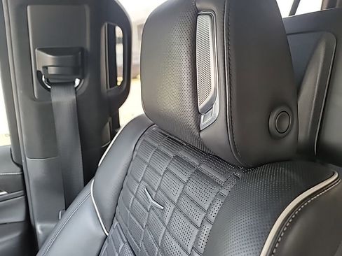 Used 2021 Cadillac Escalade Sport Platinum w/ LPO, ONYX Package image 32