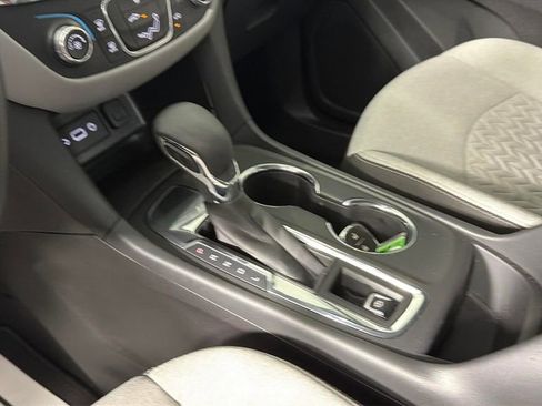 Used 2022 Chevrolet Equinox LS FWD image 23