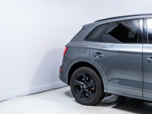 Used 2020 Audi Q5 2.0T Titanium Premium Plus w/ Premium Plus Package image 11