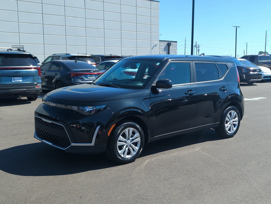 Used 2025 Kia Soul LX FWD image 4