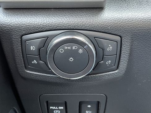 Used 2018 Ford F150 Lariat w/ Equipment Group 502A Luxury AWD/4WD image 20
