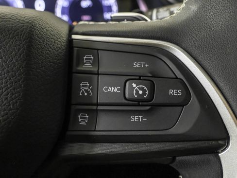 Used 2024 Jeep Grand Cherokee Altitude AWD/4WD image 27