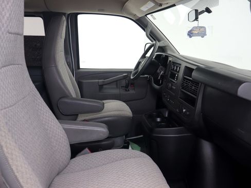 Used 2017 Chevrolet Express 3500 LT w/ LT Preferred Equipment Group RWD image 18