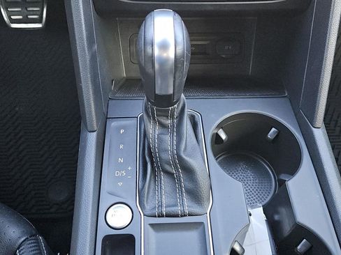 Used 2021 Volkswagen Atlas Cross Sport SE w/ Panoramic Sunroof Package image 15