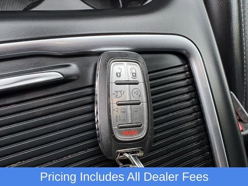Used 2023 Chrysler Pacifica Touring-L FWD image 22