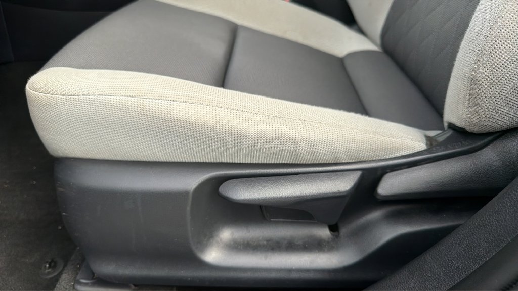 Used 2025 Toyota Corolla LE FWD image 17