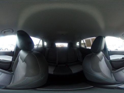 Used 2025 Chevrolet Trax LT image 40