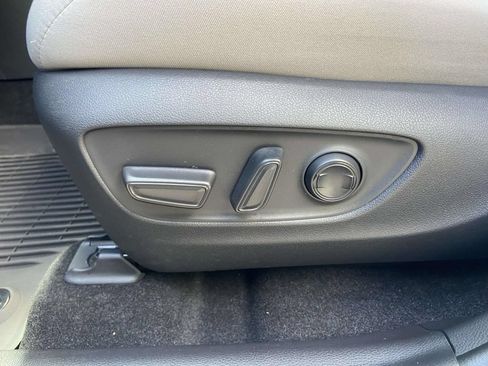 Used 2025 Toyota RAV4 XLE AWD/4WD image 14
