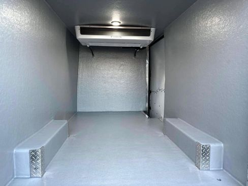 New 2025 Ford Transit 250 148 Medium Roof RWD image 8