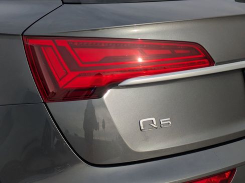 Used 2023 Audi Q5 e Premium w/ Convenience Package image 18