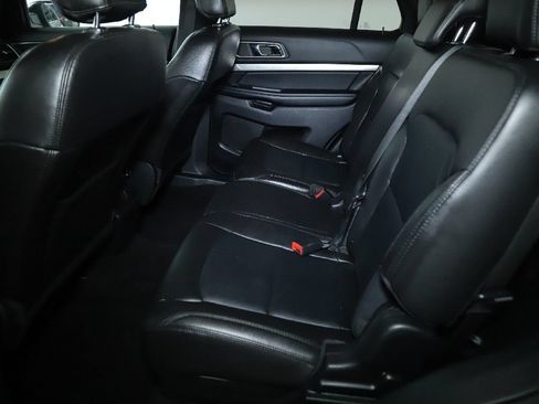 Used 2018 Ford Explorer XLT w/ Equipment Group 202A FWD image 15