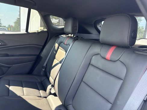 Used 2025 Chevrolet Trax RS FWD image 6