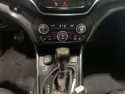 Used 2019 Jeep Cherokee Limited AWD/4WD image 18