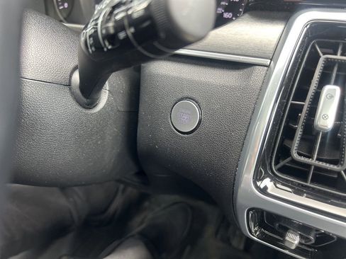 Certified 2022 Kia Sorento SX image 15