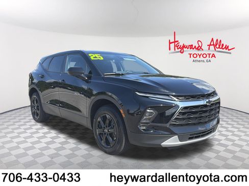 Used 2025 Chevrolet Blazer LT FWD image 1