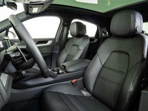 New 2026 Porsche Cayenne Coupe AWD/4WD image 5