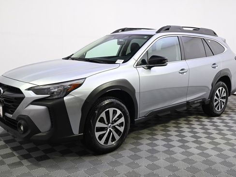 Certified 2025 Subaru Outback Premium image 2