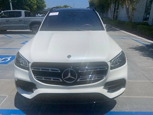 Used 2023 Mercedes-Benz GLS 580 4MATIC image 2