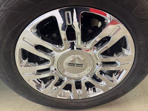Used 2013 Lincoln Navigator 4WD w/ HD Trailer Tow Pkg image 38