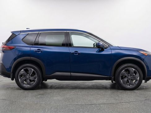 Used 2025 Nissan Rogue SV image 11