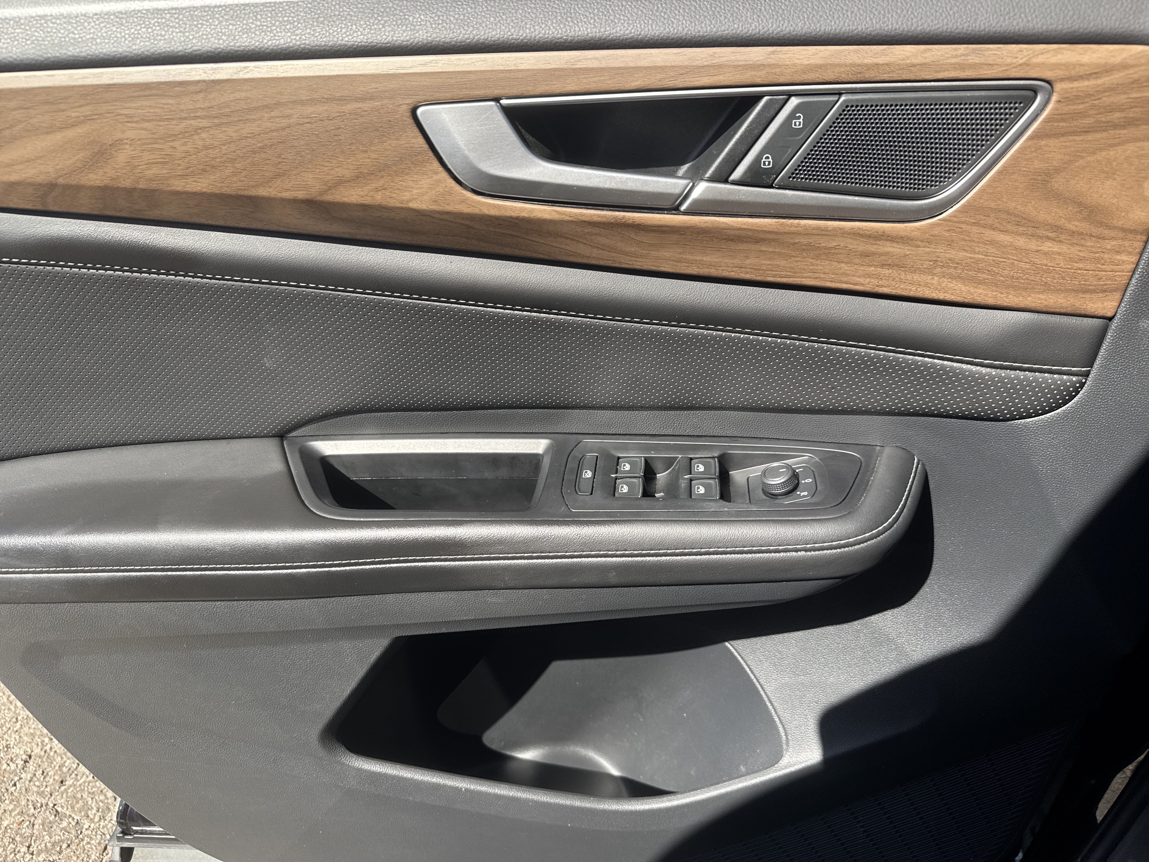 Certified 2025 Volkswagen Atlas SE FWD image 9