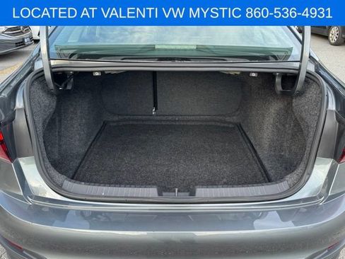 Certified 2024 Volkswagen Jetta SE w/ Panoramic Sunroof Package FWD image 20