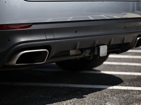 Used 2022 Porsche Cayenne Platinum Edition image 15