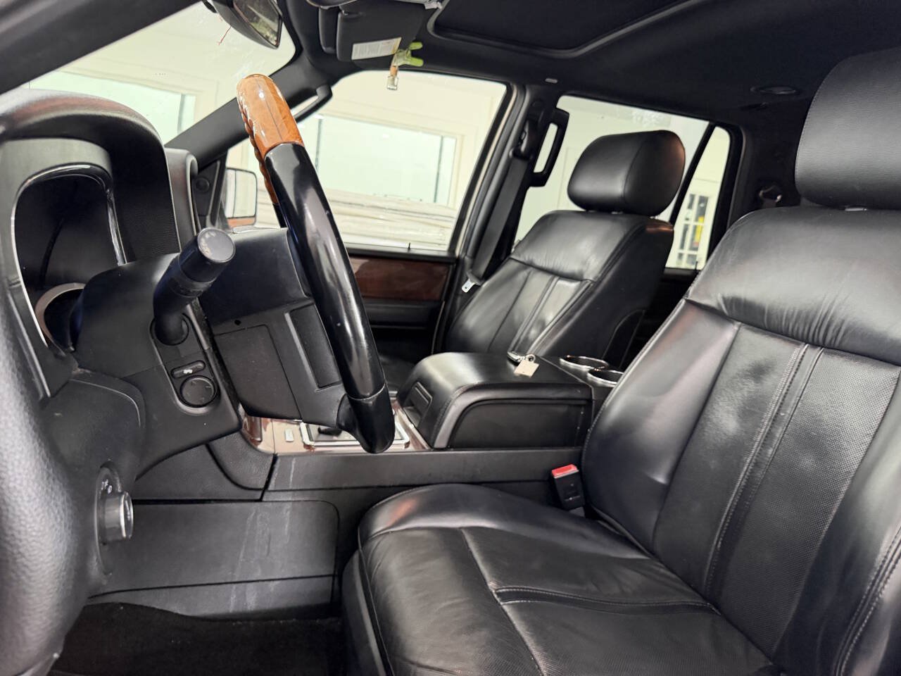 Used 2017 Lincoln Navigator L Select AWD/4WD image 30