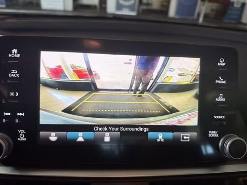 Used 2018 Honda Accord Touring image 17