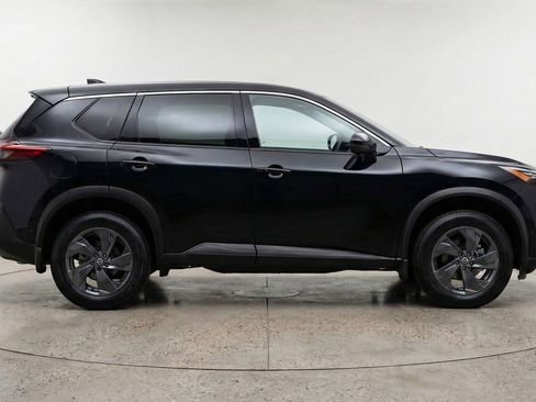 Used 2025 Nissan Rogue SV FWD image 8