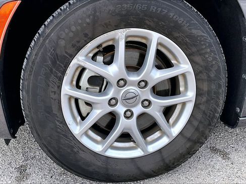 Used 2023 Chrysler Pacifica Touring-L FWD image 9