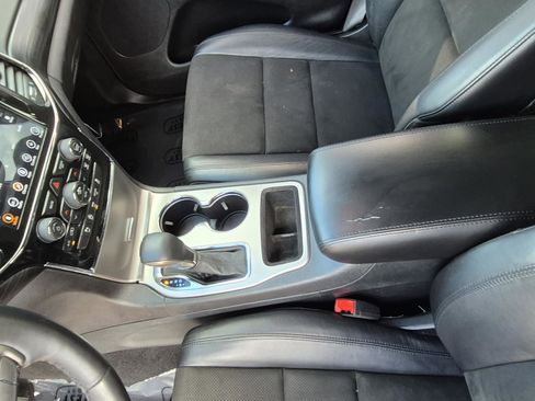 Used 2019 Jeep Grand Cherokee Altitude RWD image 24