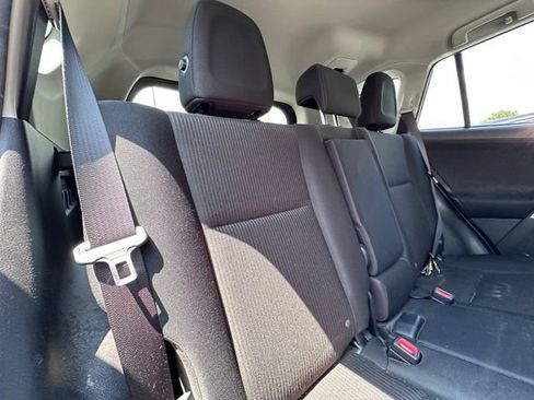 Used 2018 Toyota RAV4 LE AWD/4WD image 9