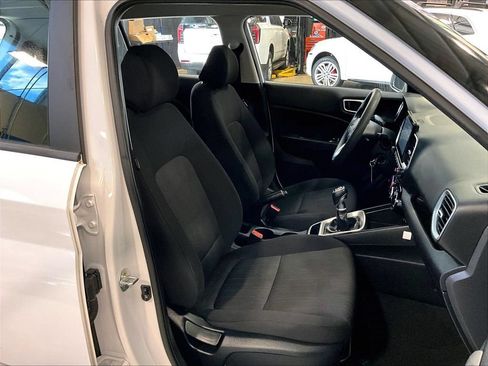 Used 2020 Hyundai Venue SE FWD image 11