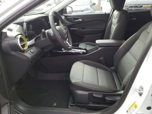 New 2026 Chevrolet Trax LT w/ Driver Confidence Package image 9