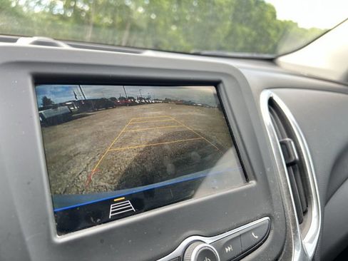 Used 2019 Chevrolet Equinox LT FWD image 15