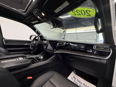Used 2022 Jeep Wagoneer Series III w/ Premium Group I image 20