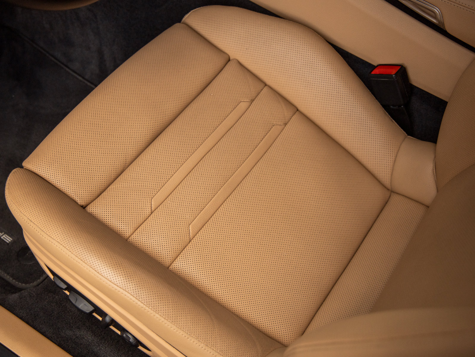 Certified 2023 Porsche Panamera Platinum Edition RWD image 23