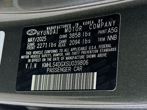 Used 2025 Hyundai Elantra SEL image 12