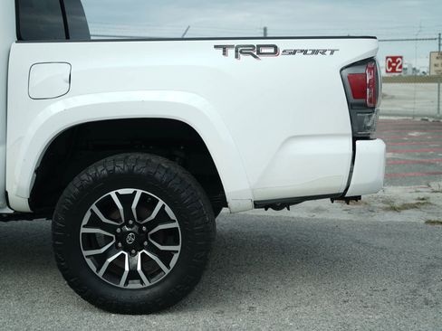 Used 2020 Toyota Tacoma TRD Sport image 3