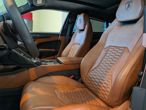 Used 2022 Lamborghini Urus AWD/4WD image 17