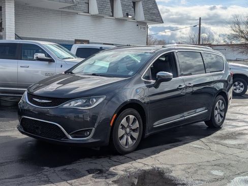 Used 2020 Chrysler Pacifica Limited image 8
