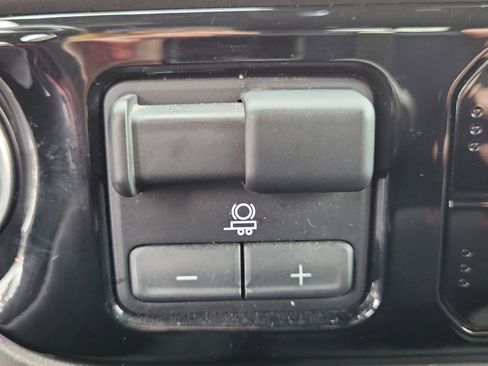 Used 2022 Chevrolet Silverado 1500 LT image 24