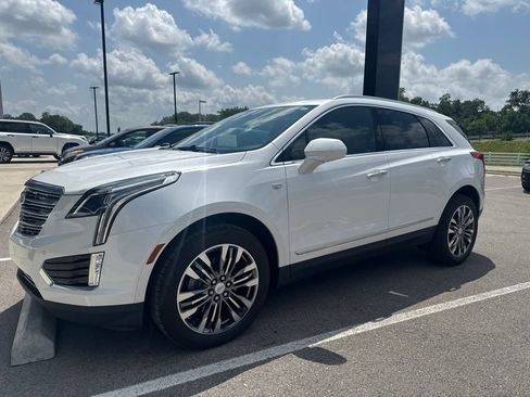 Used 2017 Cadillac XT5 Premium Luxury FWD image 2