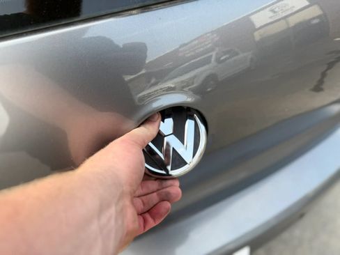 Used 2010 Volkswagen Golf 2-Door FWD image 18