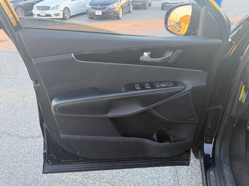 Used 2016 Kia Sorento SX image 9