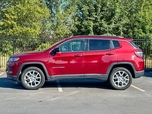 Used 2022 Jeep Compass Latitude AWD/4WD image 7