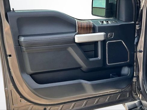 Used 2019 Ford F150 Lariat w/ Equipment Group 502A Luxury AWD/4WD image 25