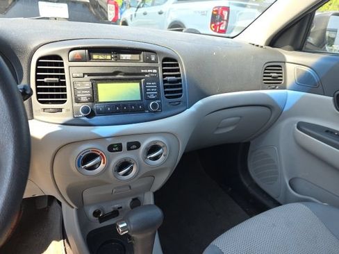 Used 2010 Hyundai Accent GLS w/ Premium Pkg 4 FWD image 8